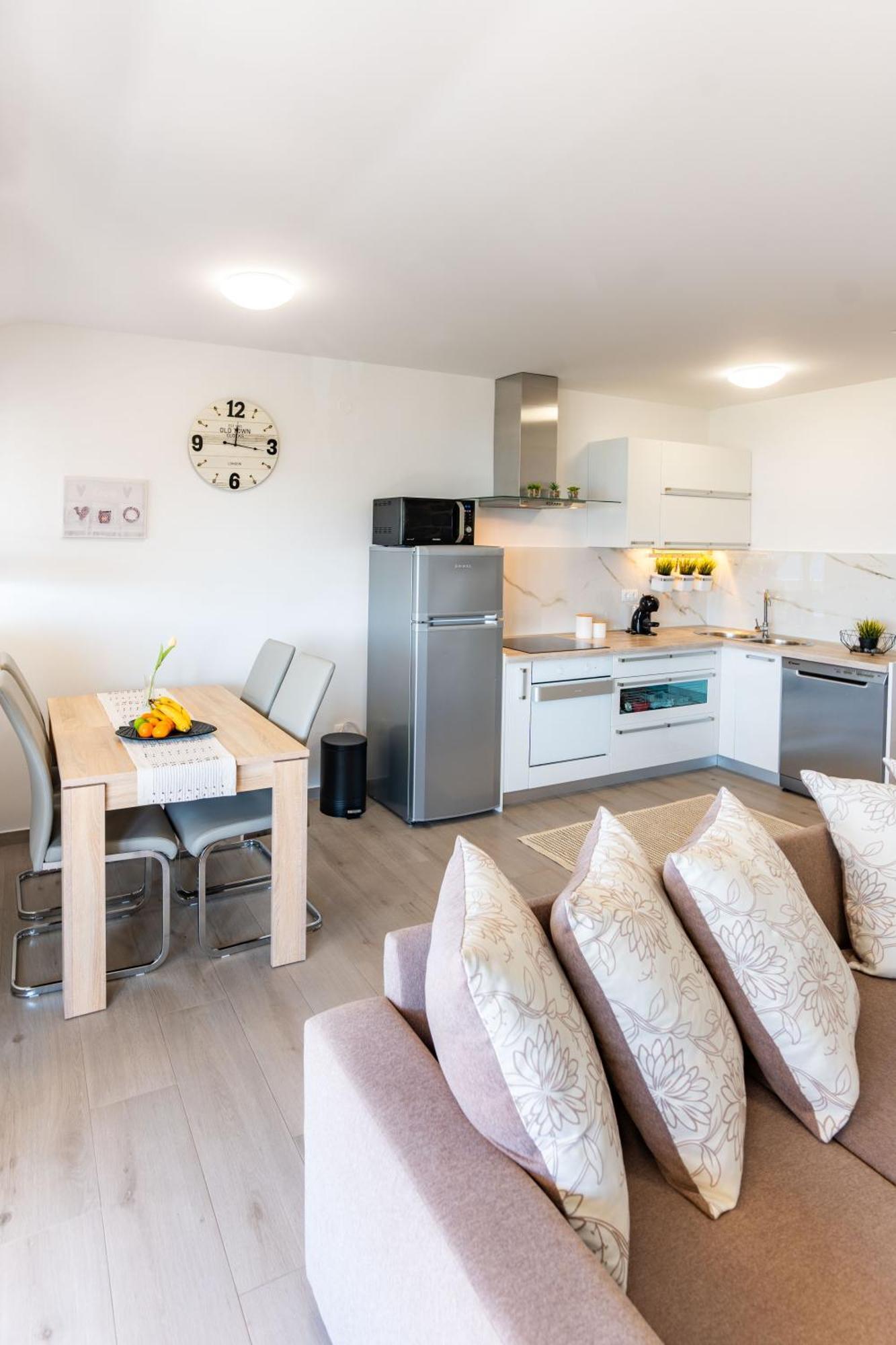 Apartman Petra S Pogledom Na More Banjol Exteriér fotografie