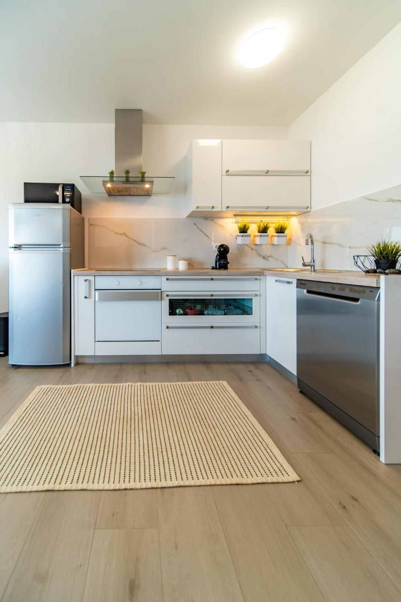 Apartman Petra S Pogledom Na More Banjol Exteriér fotografie